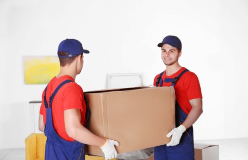 Efficient man and van moving support in Aldwych